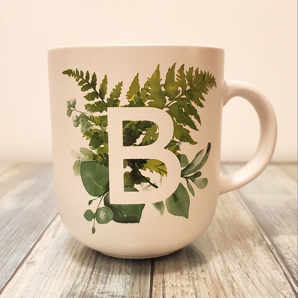 Bee & Willow monogrammed B mug 20274 - Picture 1 of 2